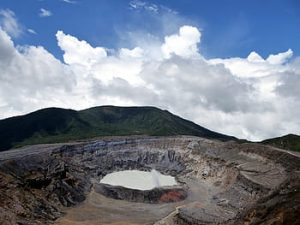 Volcán Batur y aguas termales